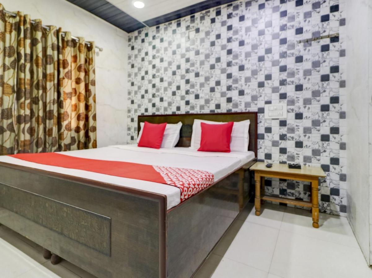 Oyo 77454 Hotel Prince Palace Patiāla Eksteriør billede