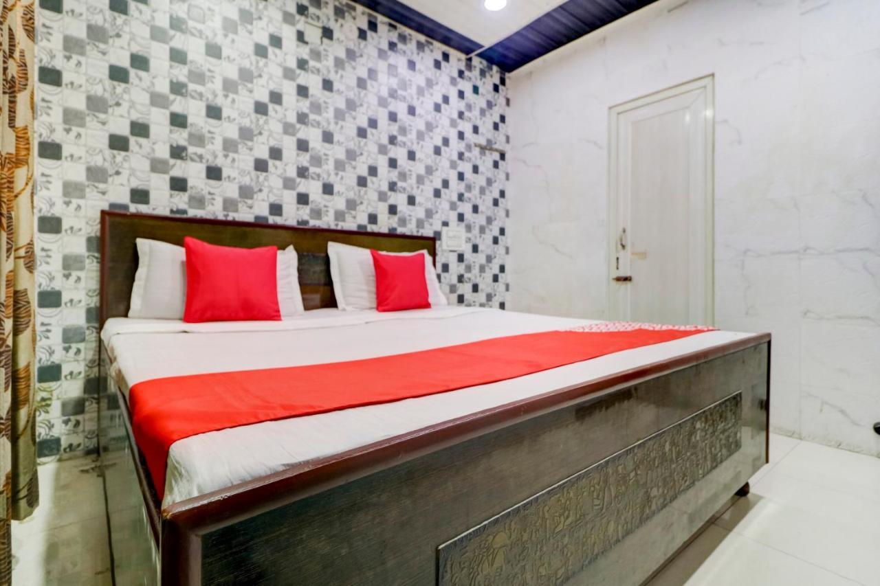 Oyo 77454 Hotel Prince Palace Patiāla Eksteriør billede